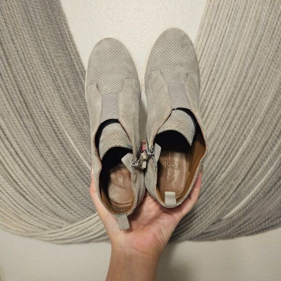 Linea Paolo Anna Perforated Suede Wedges Sz 7.5 - Picture 6 of 8